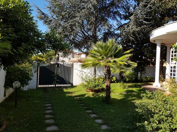 villa in vendita ad Anzio in zona Lido dei Pini