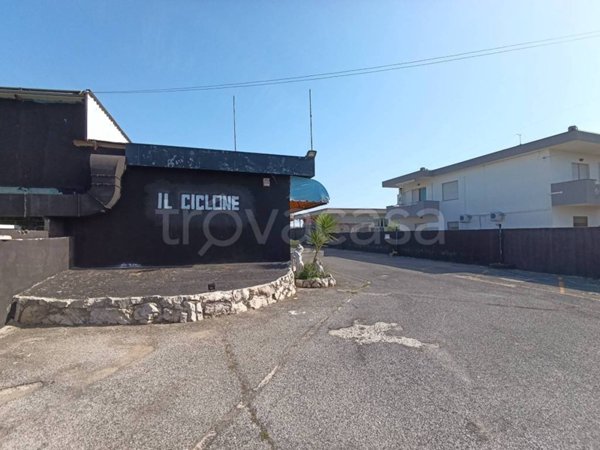 locale commerciale in vendita ad Anzio in zona Stazione