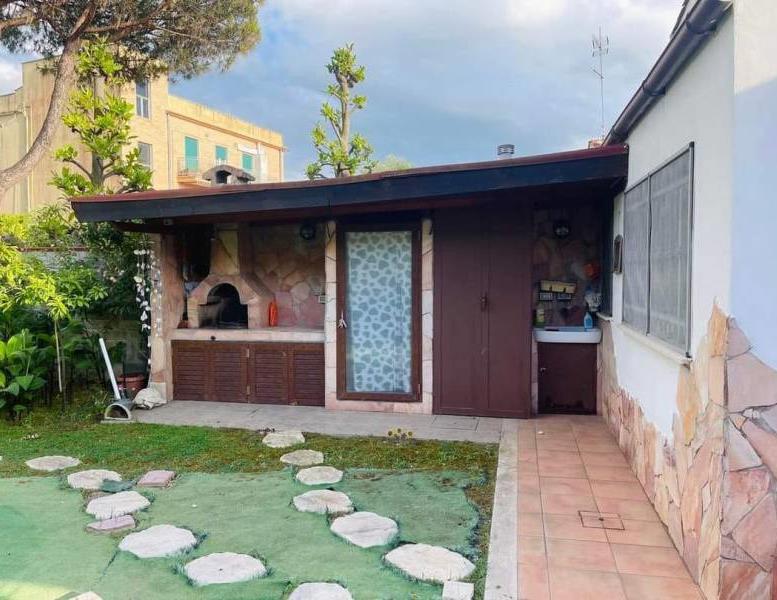 casa indipendente in vendita ad Anzio in zona Mare