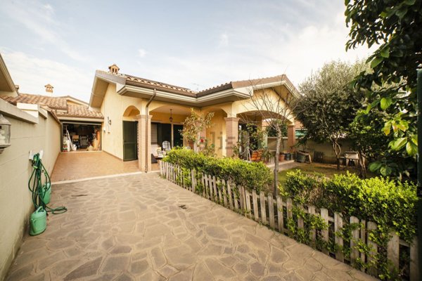 casa indipendente in vendita ad Anzio