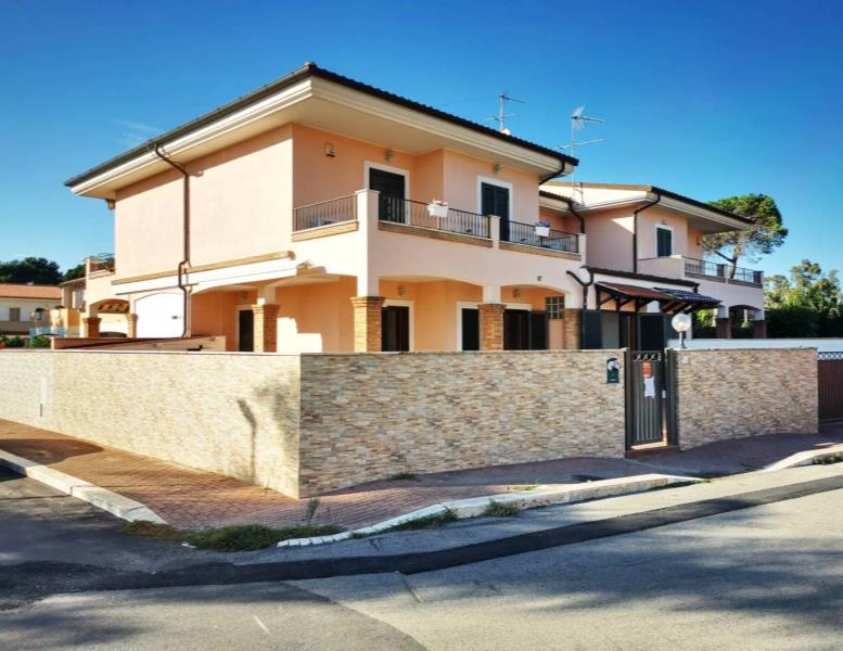casa indipendente in vendita ad Anzio in zona Villa Claudia