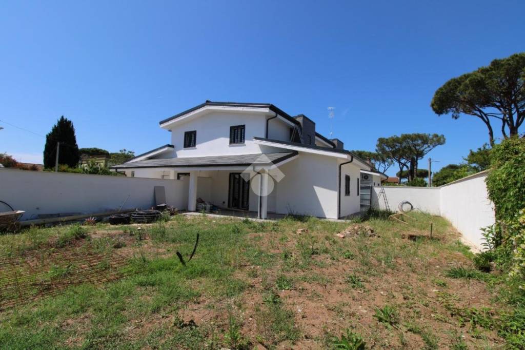 casa indipendente in vendita ad Anzio in zona Lido dei Pini