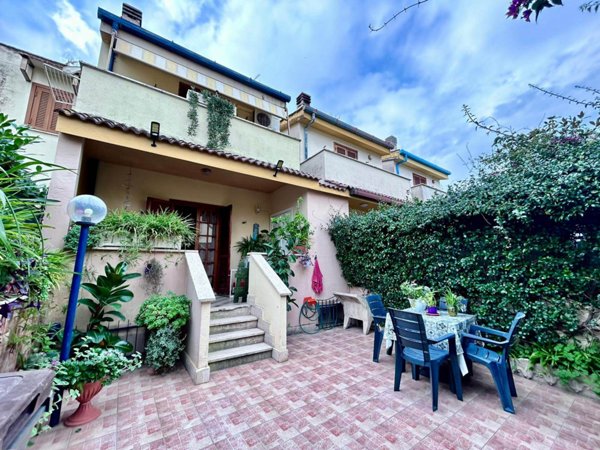 casa indipendente in vendita ad Anzio in zona Mare