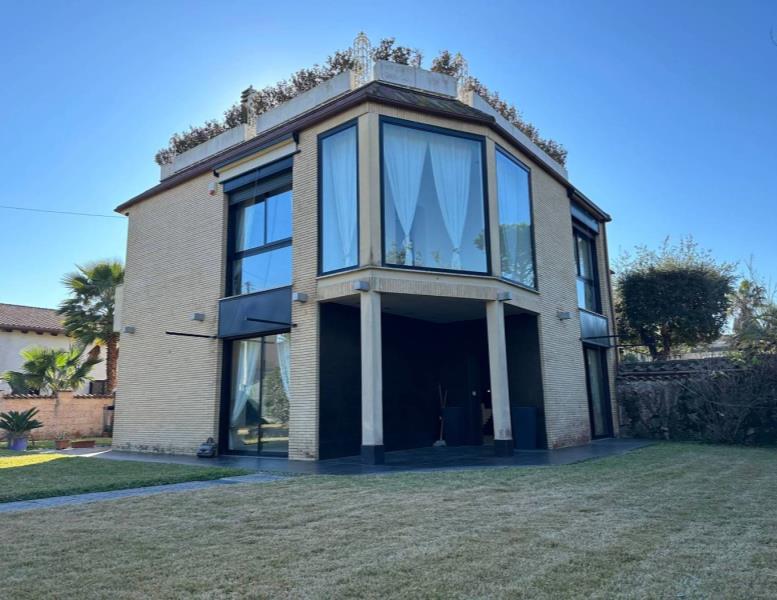 casa indipendente in vendita ad Anzio in zona Cincinnato