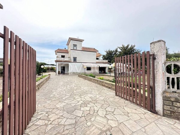 casa indipendente in vendita ad Anzio in zona Stazione