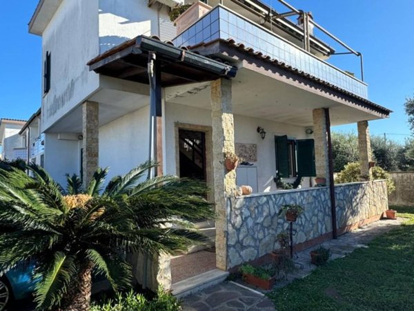 casa indipendente in vendita ad Anzio in zona Villa Claudia