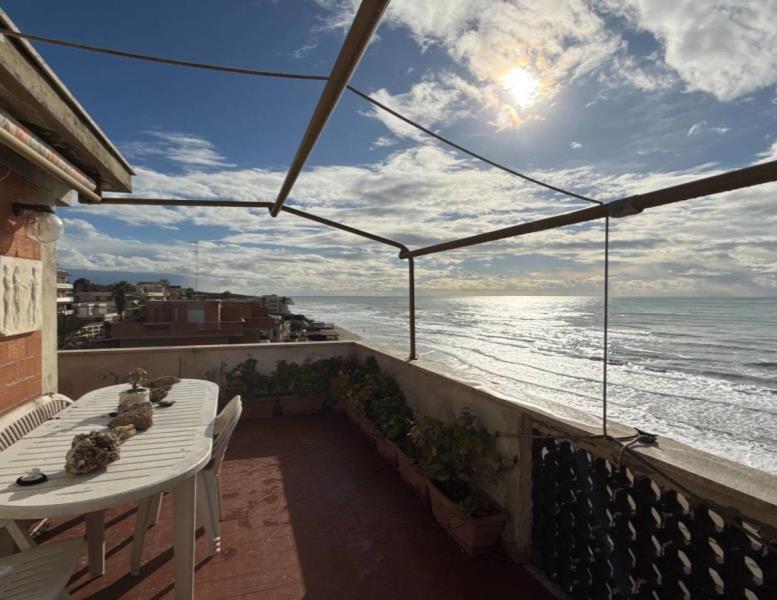 appartamento in vendita ad Anzio in zona Mare