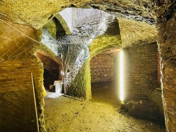 locale commerciale in vendita ad Anzio