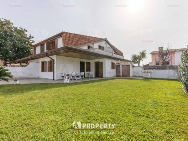 casa indipendente in vendita ad Anzio in zona Lido dei Pini