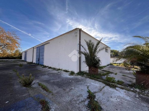 locale di sgombero in vendita ad Anzio