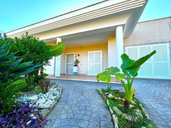 casa indipendente in vendita ad Anzio in zona Stazione