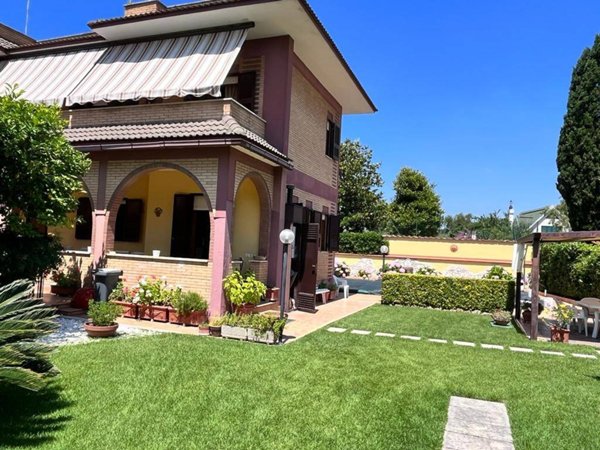 casa indipendente in vendita ad Anzio