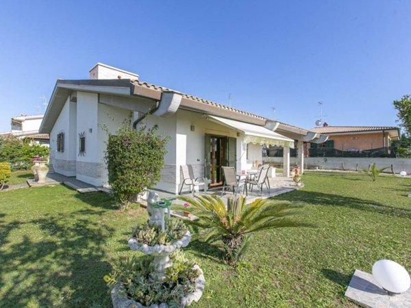 casa indipendente in vendita ad Anzio in zona Villa Claudia