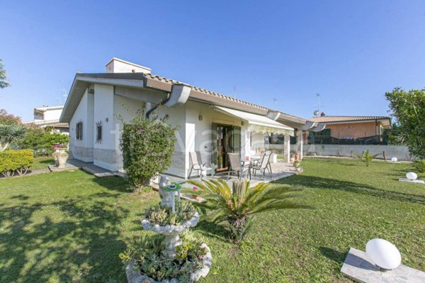 casa indipendente in vendita ad Anzio in zona Villa Claudia