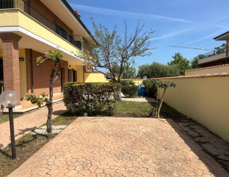 casa indipendente in vendita ad Anzio in zona Villa Claudia