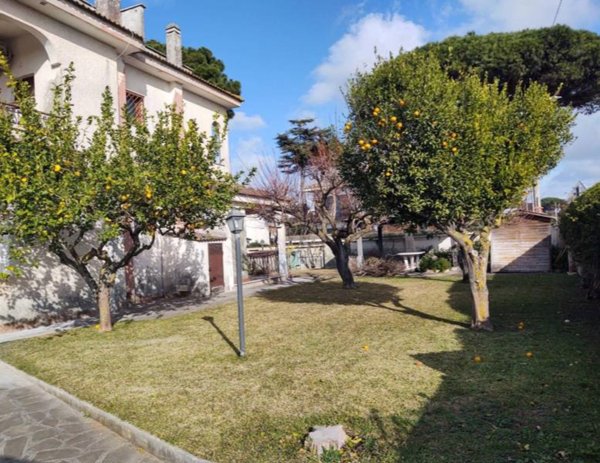 casa indipendente in vendita ad Anzio in zona Mare