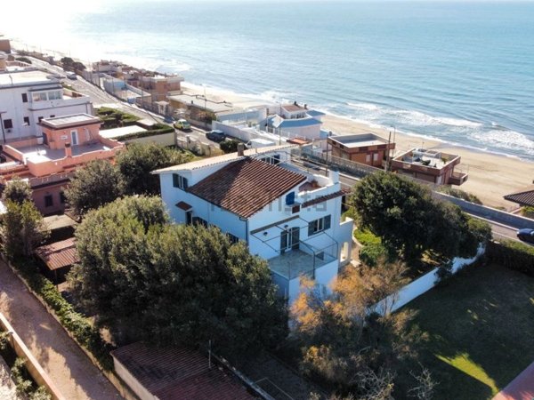 appartamento in vendita ad Anzio in zona Mare