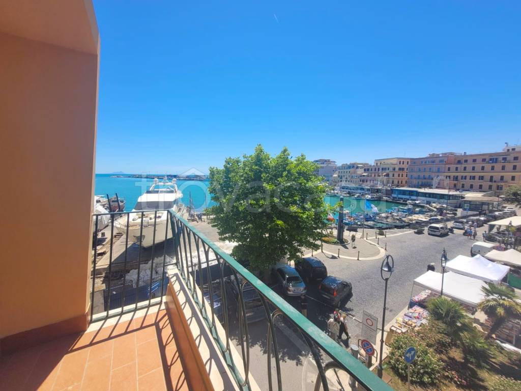 appartamento in vendita ad Anzio in zona Mare