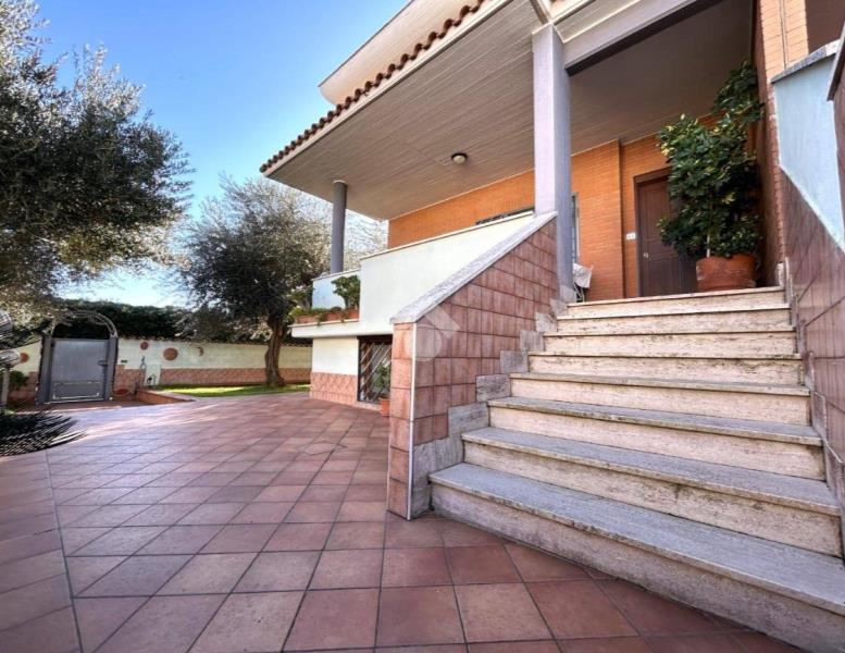casa indipendente in vendita ad Anzio in zona Villa Claudia
