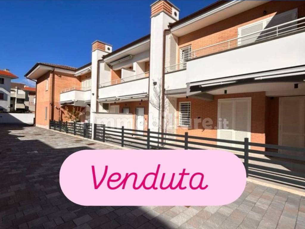 appartamento in vendita ad Anzio in zona Mare