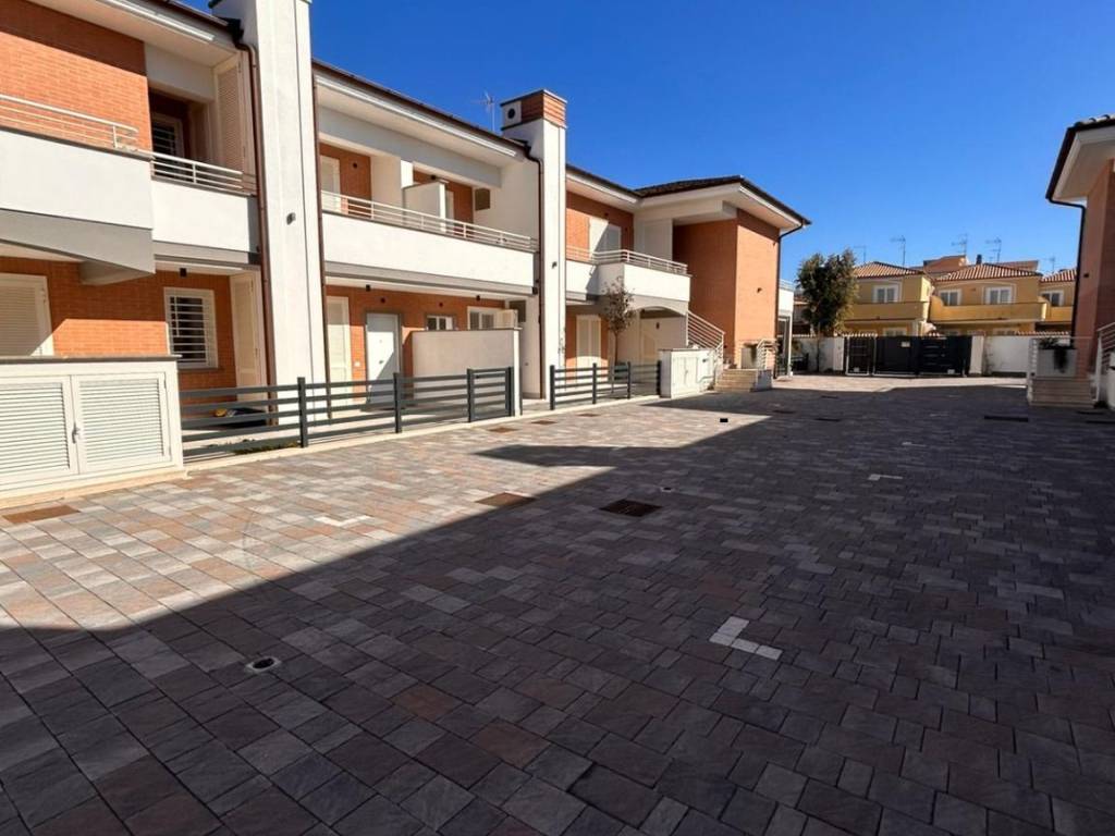 appartamento in vendita ad Anzio in zona Mare