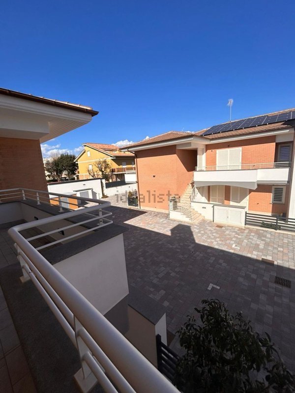 appartamento in vendita ad Anzio in zona Mare