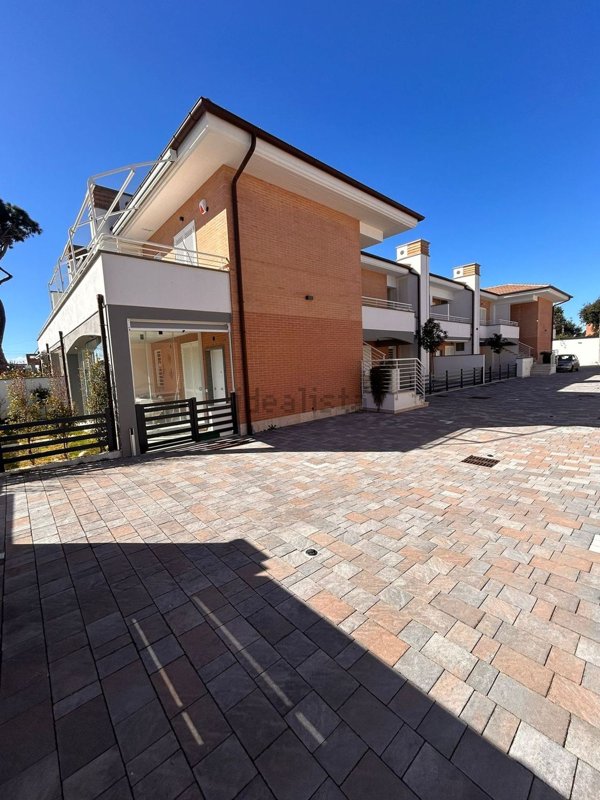 appartamento in vendita ad Anzio in zona Mare