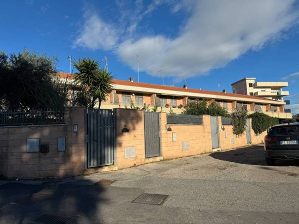 casa indipendente in vendita ad Anzio in zona Stazione