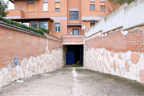 locale di sgombero in vendita ad Anzio in zona Lido dei Pini