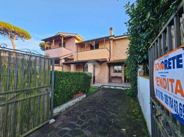 casa indipendente in vendita ad Anzio in zona Lido dei Pini
