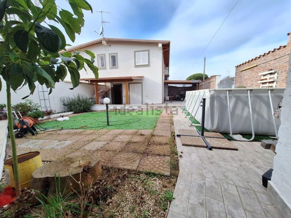 casa indipendente in vendita ad Anzio in zona Mare