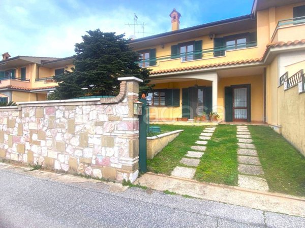 casa indipendente in vendita ad Anzio in zona Villa Claudia