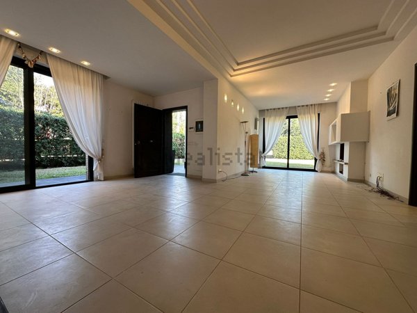 casa indipendente in vendita ad Anzio in zona Cincinnato