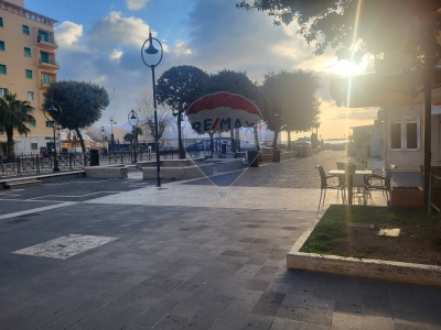 negozio in vendita ad Anzio