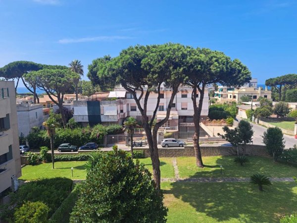 appartamento in vendita ad Anzio in zona Mare
