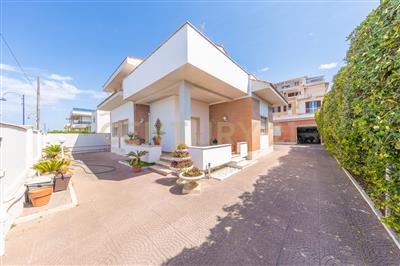 casa indipendente in vendita ad Anzio