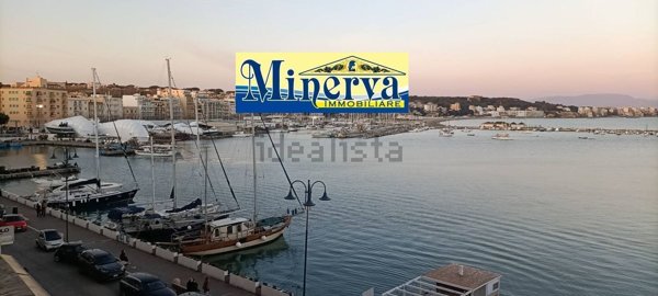 locale commerciale in vendita ad Anzio