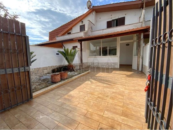 casa indipendente in vendita ad Anzio in zona Lido dei Pini
