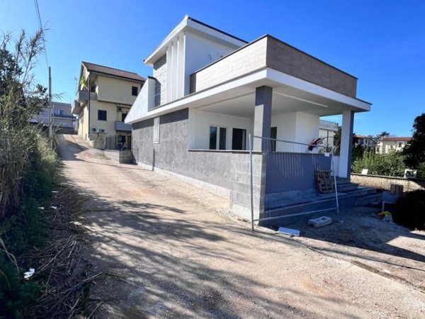 casa indipendente in vendita ad Anzio