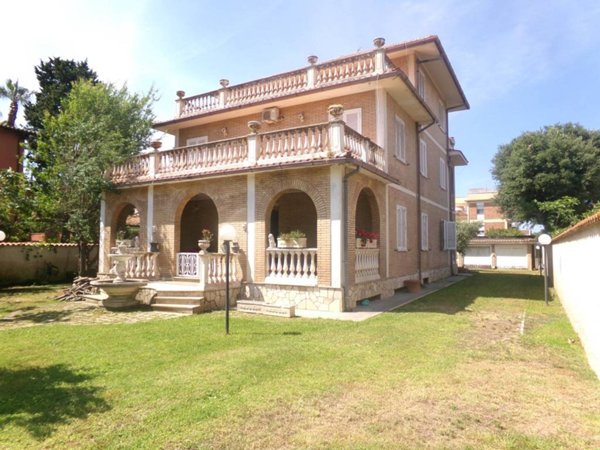 casa indipendente in vendita ad Anzio in zona Mare