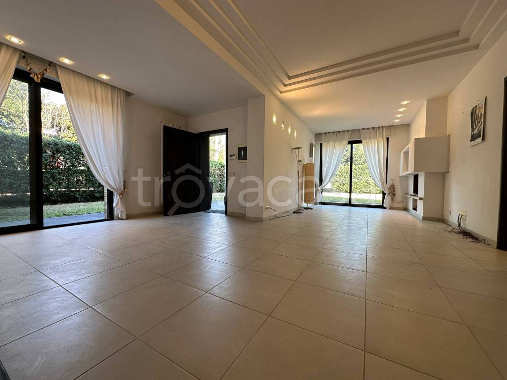 casa indipendente in vendita ad Anzio in zona Cincinnato