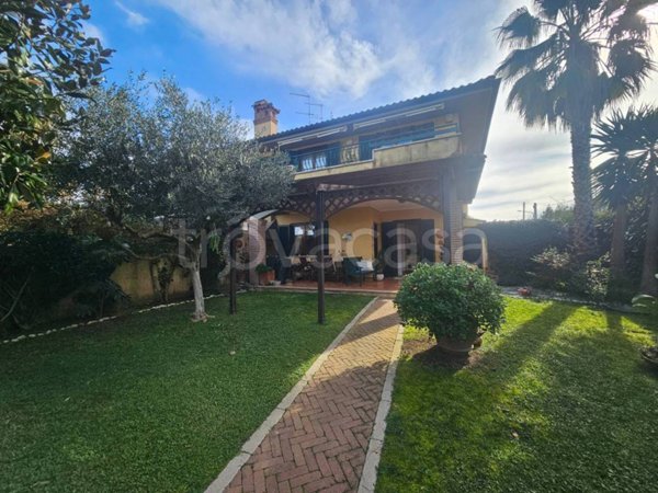 casa indipendente in vendita ad Anzio in zona Villa Claudia