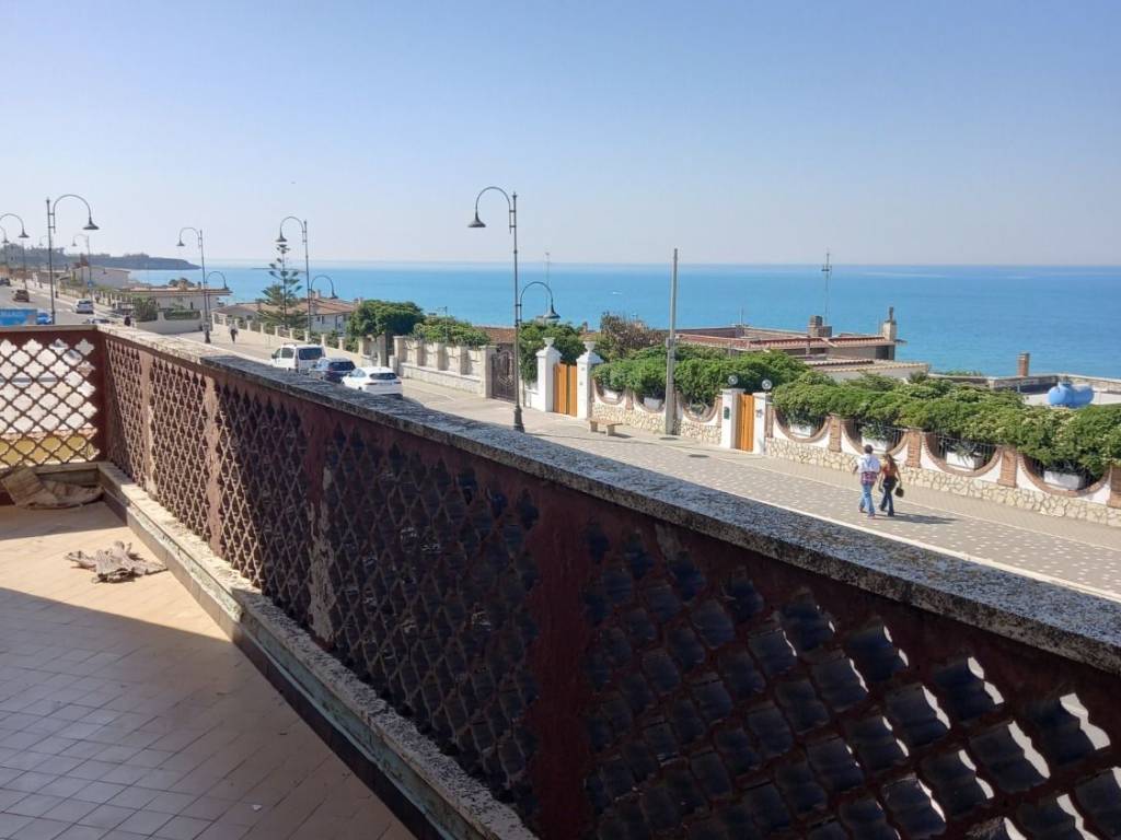 casa indipendente in vendita ad Anzio in zona Anzio Colonia
