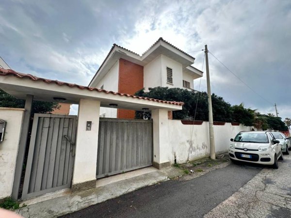 casa indipendente in vendita ad Anzio in zona Mare