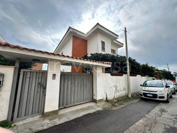 casa indipendente in vendita ad Anzio in zona Anzio Colonia
