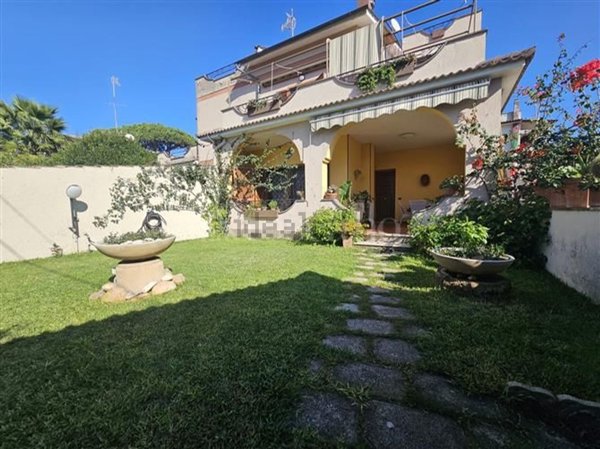 casa indipendente in vendita ad Anzio in zona Marechiaro