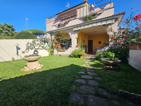 casa indipendente in vendita ad Anzio in zona Marechiaro