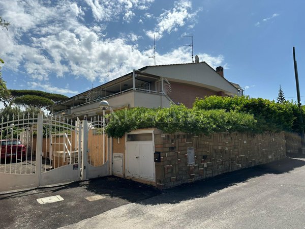casa semindipendente in vendita ad Anzio in zona Mare