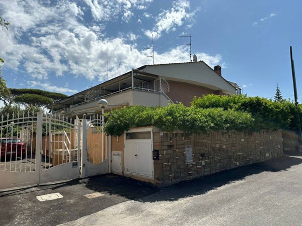 casa semindipendente in vendita ad Anzio in zona Mare