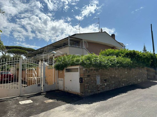 casa semindipendente in vendita ad Anzio in zona Mare